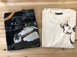 画像1: 参丸一 (サンマルイチ）"三味線蛙のたそがれ" 刺繍Tシャツ【ST-89007】  (1)