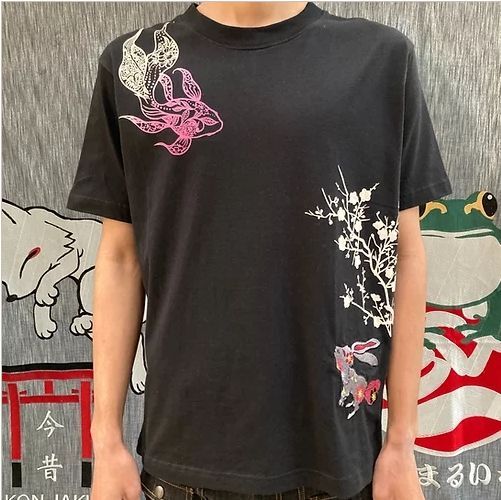 【黒菟華】くろとか　金魚を眺める　半袖Tシャツ【AL-759012】